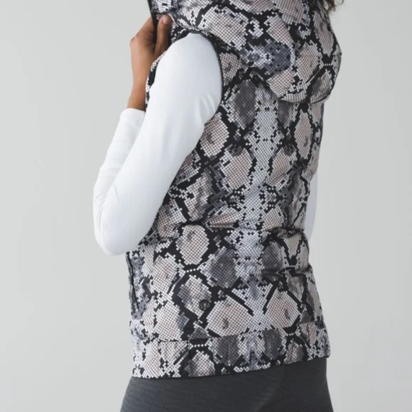Lululemon The Fluffiest Vest in Black/Ziggy Snake Butter Pink Black - Picture 2 of 7